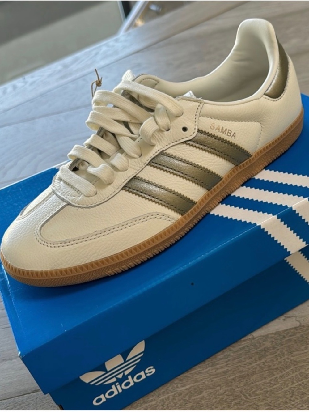 Sneakers - Picture 1 of 5